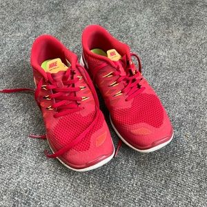 Nike Tennis Shoes
